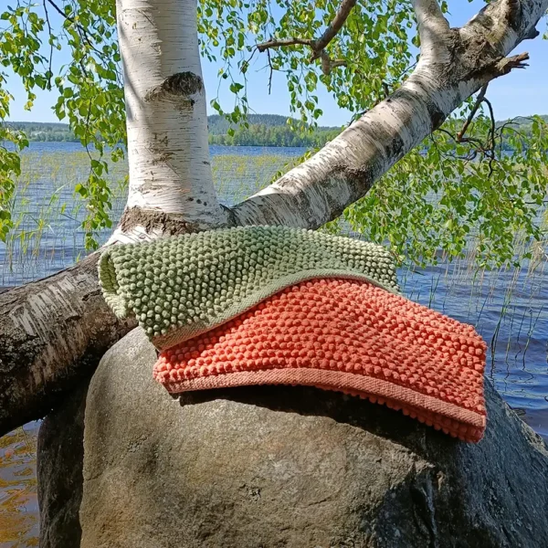 Olivia kylpyhuonematto koralli ja vihreä Kesäkodin värikäs sisustus